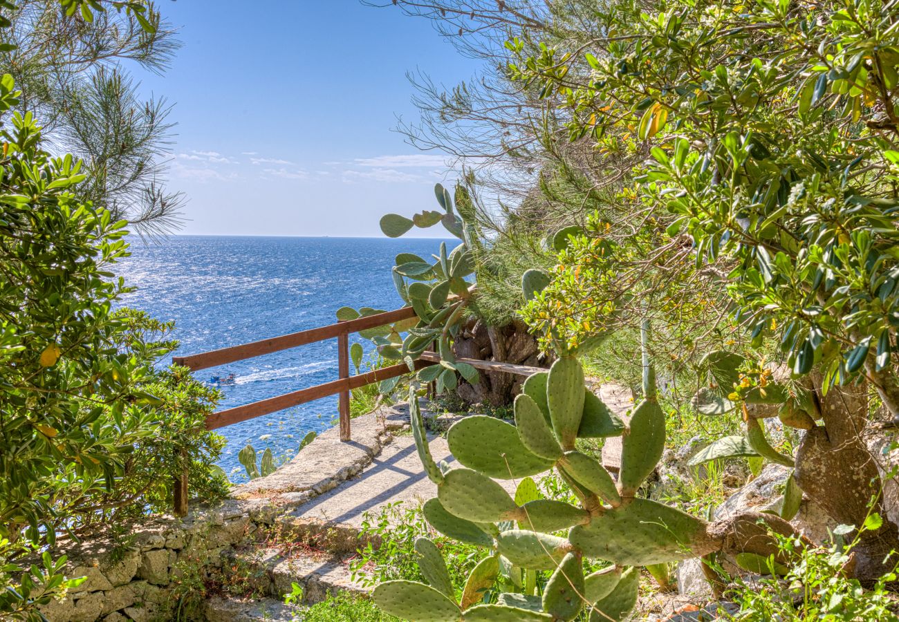 Villa a Castro - Villa unica con accesso al mare e splendida vista (casa A)