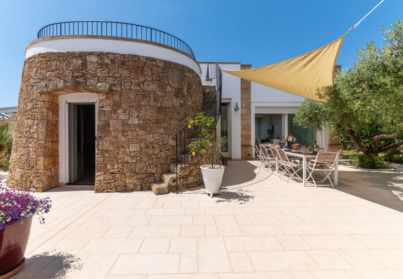 Villa a Torre San Giovanni - Stupenda villa zona spiagge con piscina e giardino