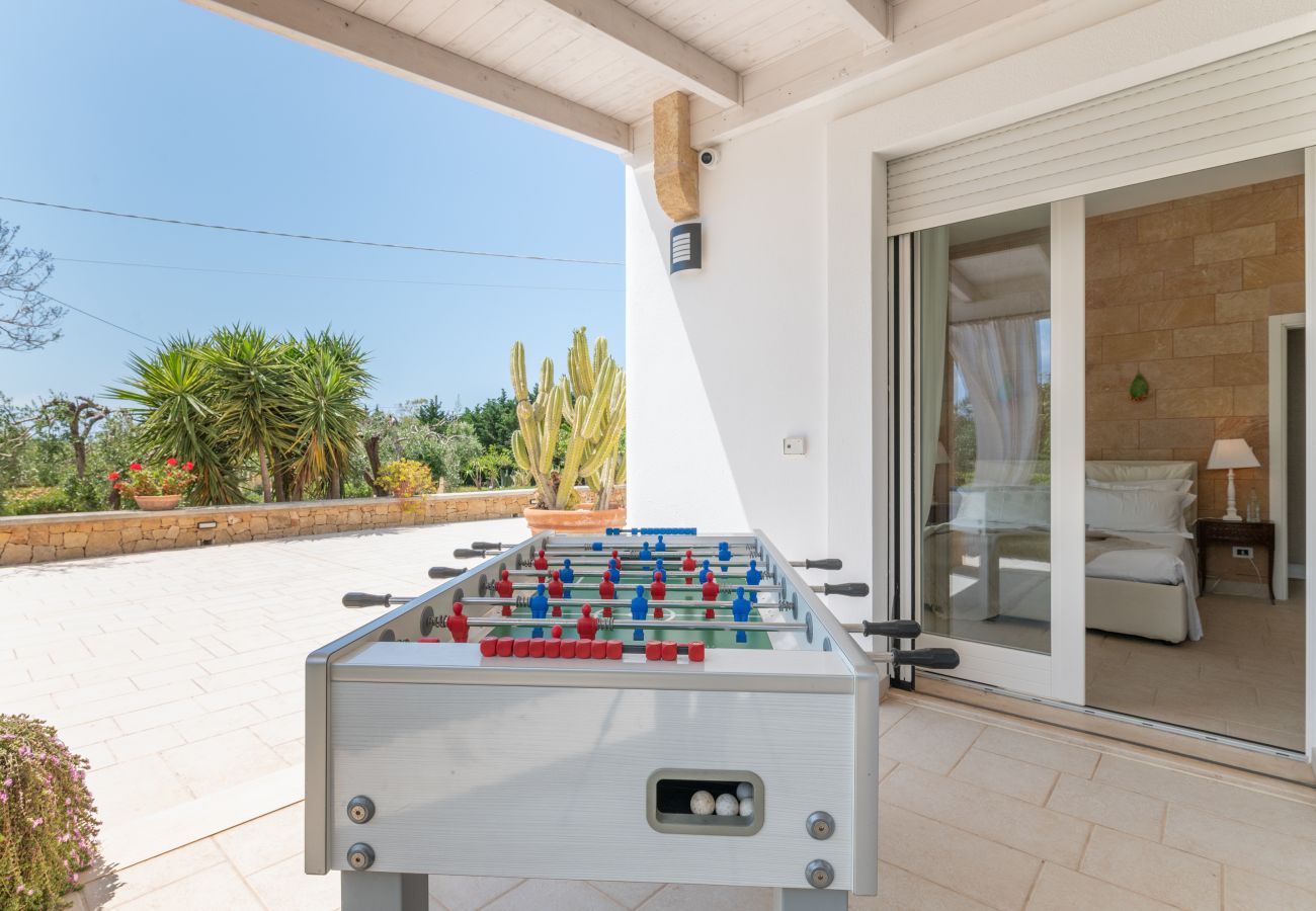 Villa a Torre San Giovanni - Stupenda villa zona spiagge con piscina e giardino
