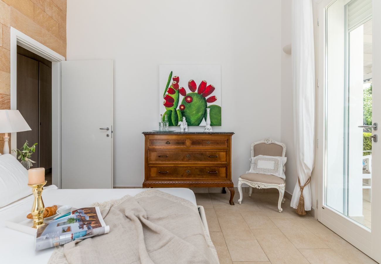 Villa a Torre San Giovanni - Stupenda villa zona spiagge con piscina e giardino