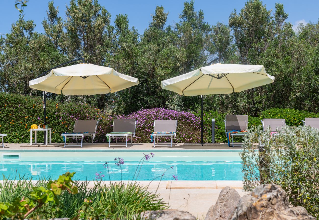 Villa a Torre San Giovanni - Stupenda villa zona spiagge con piscina e giardino