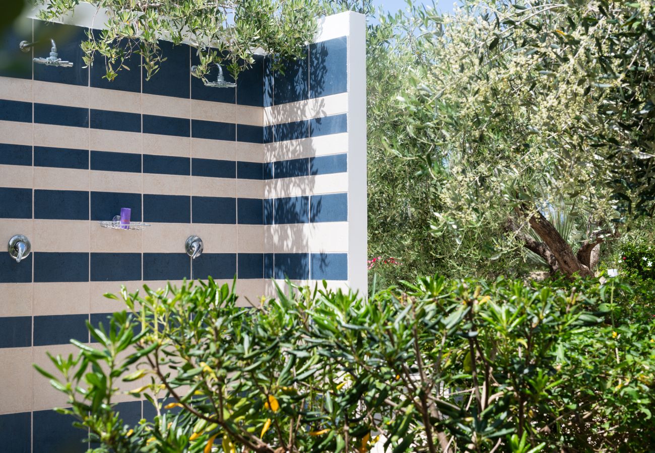 Villa a Torre San Giovanni - Stupenda villa zona spiagge con piscina e giardino