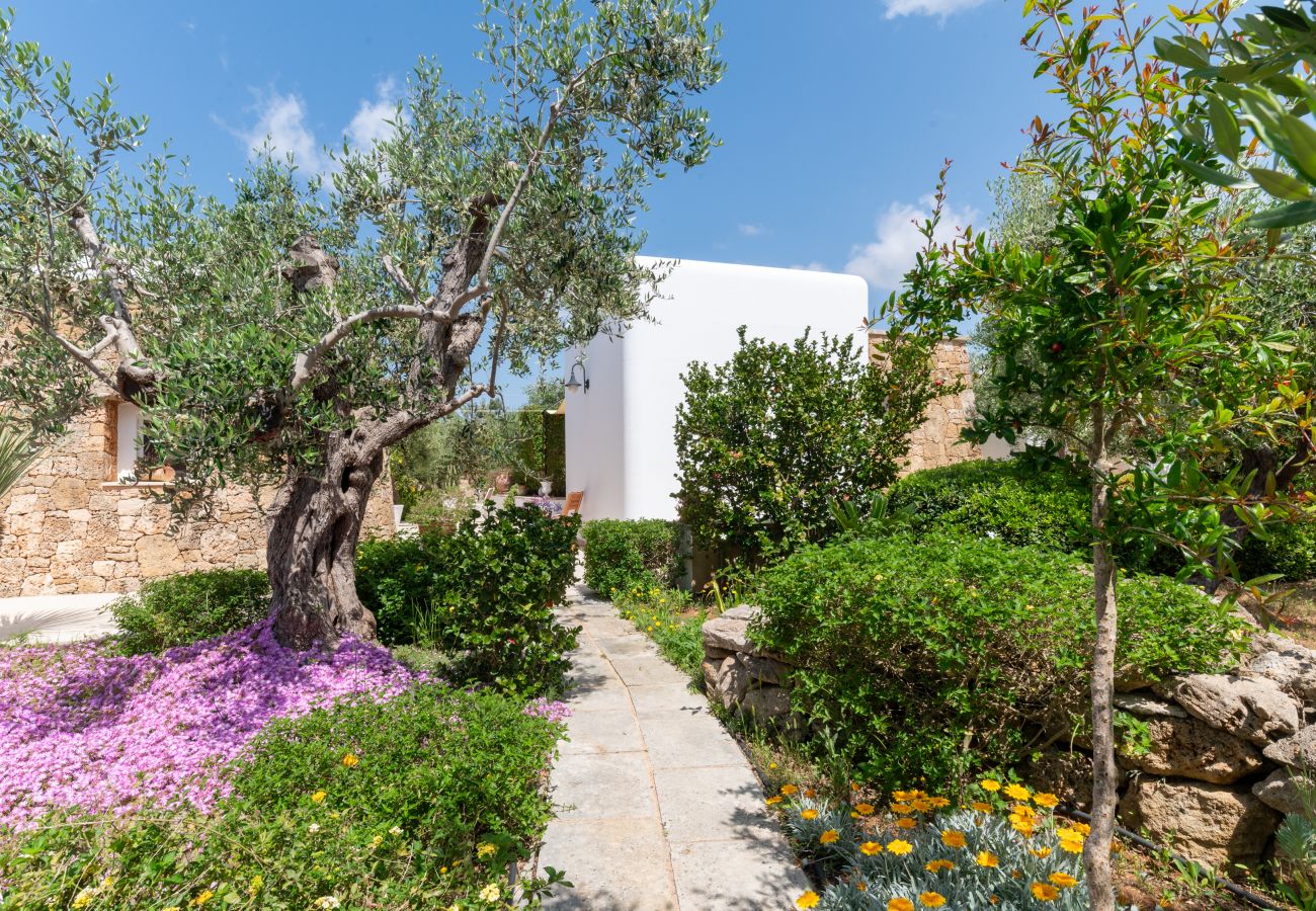 Villa a Torre San Giovanni - Stupenda villa zona spiagge con piscina e giardino