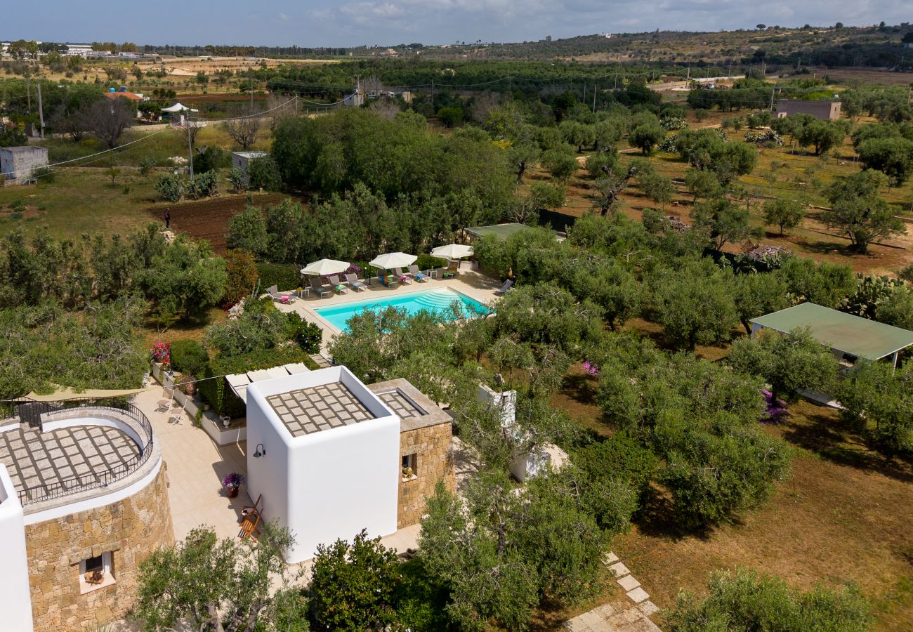 Villa a Torre San Giovanni - Stupenda villa zona spiagge con piscina e giardino