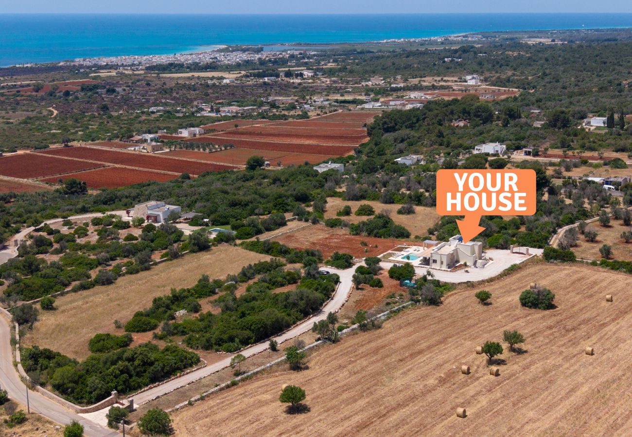 Villa a Torre Pali - Moderna villa di design con piscina e vista mare