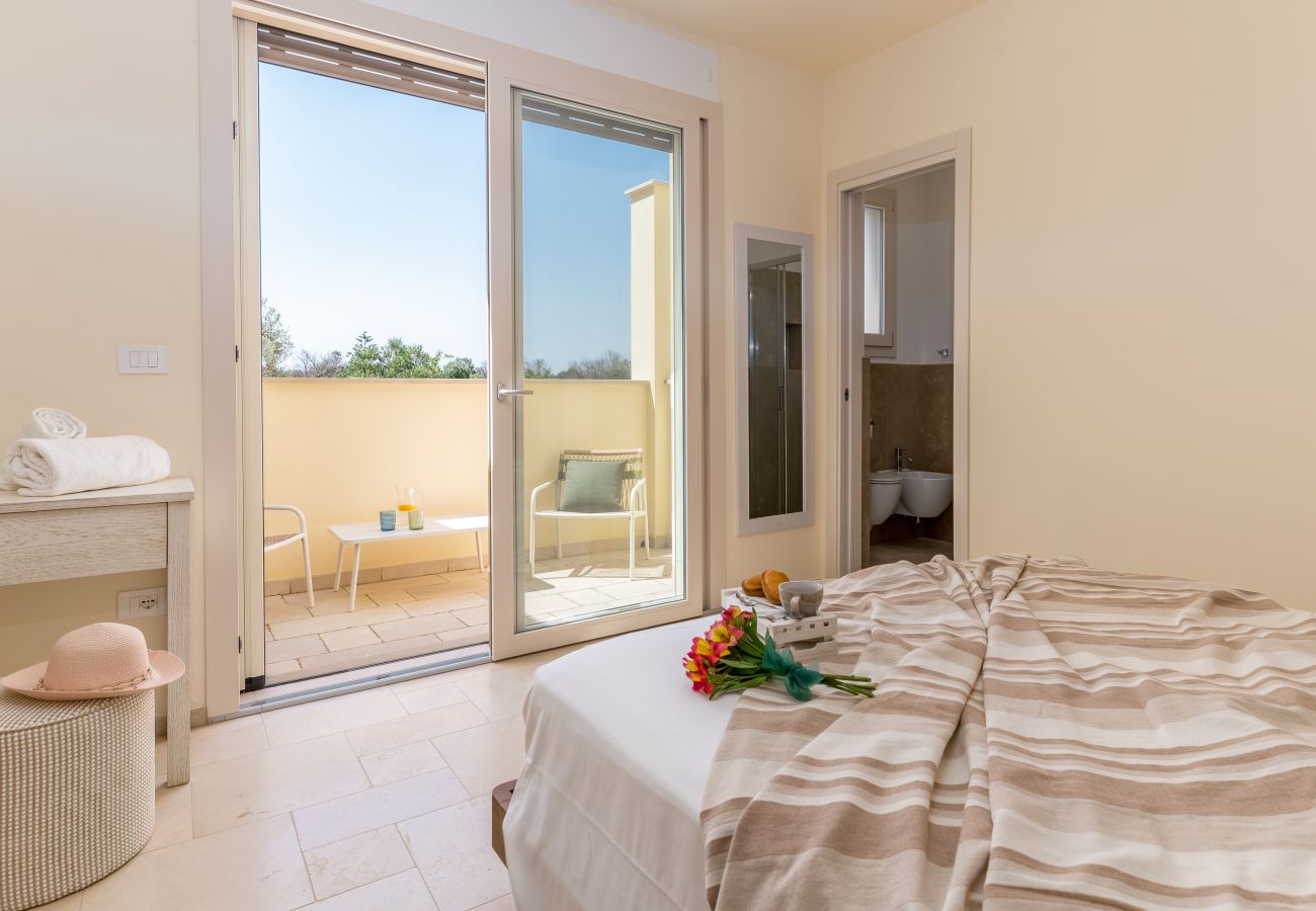 Villa a Torre Pali - Moderna villa di design con piscina e vista mare