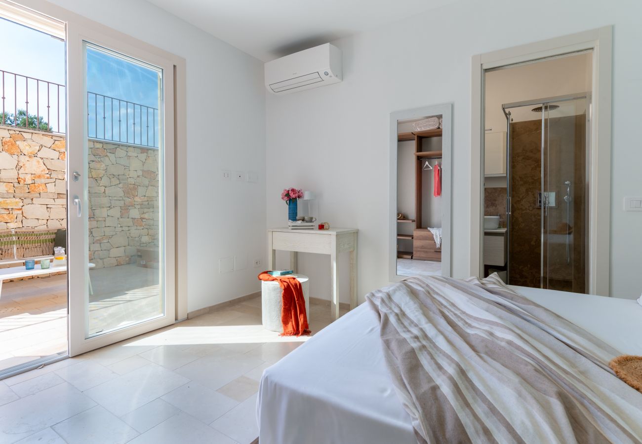 Villa a Torre Pali - Moderna villa di design con piscina e vista mare