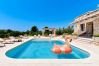Villa a Torre Pali - Moderna villa di design con piscina e vista mare