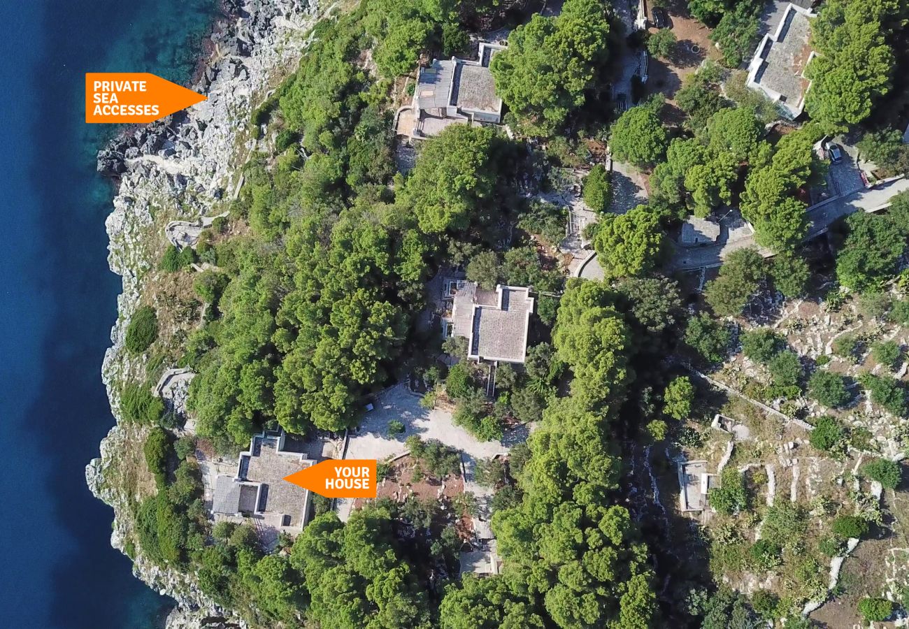 Villa a Castro - Villa mozzafiato con jacuzzi, accesso mare privato (casa B)