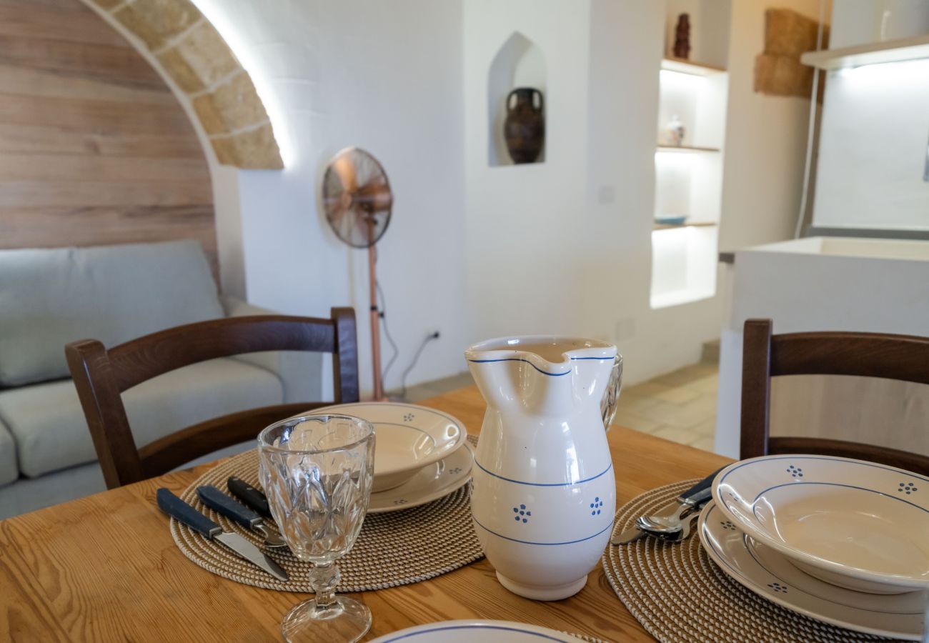 Villa a Leuca - Un gioiellino: antica casa di campagna con piscina