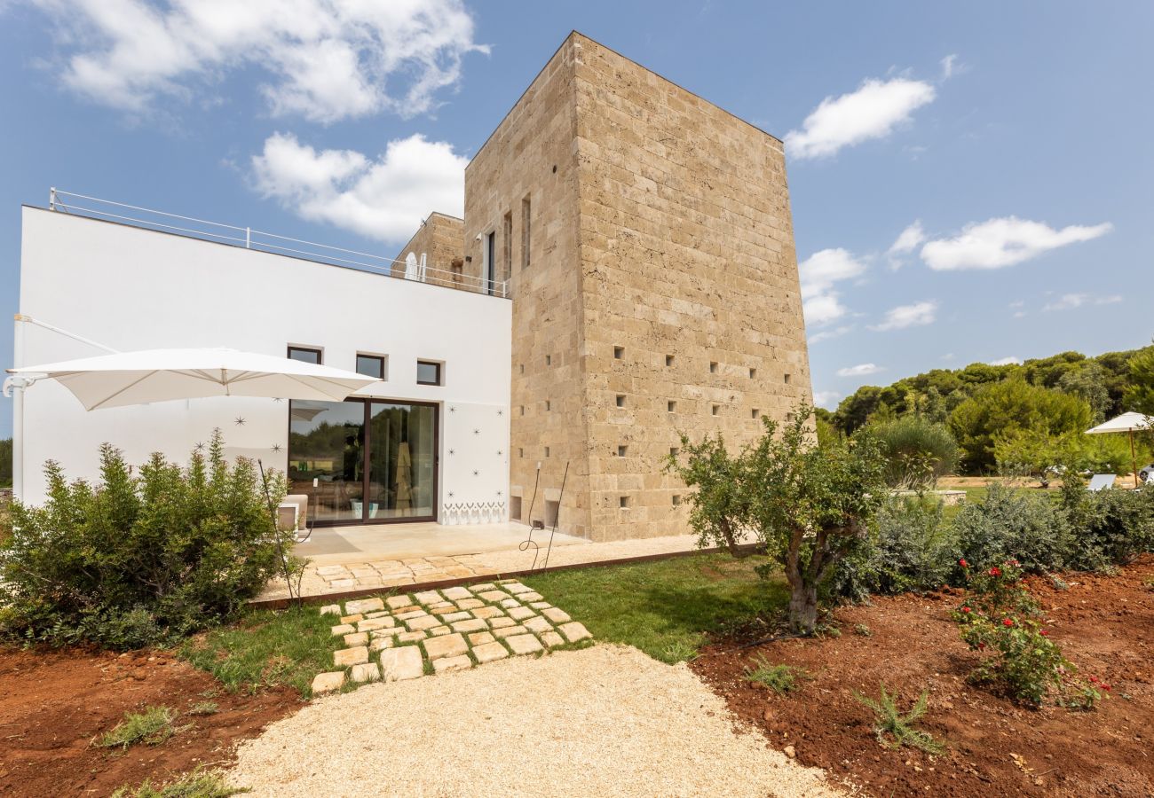 Villa a Gallipoli - Lussuosa Villa Torre con 2 piscine vicino spiaggia