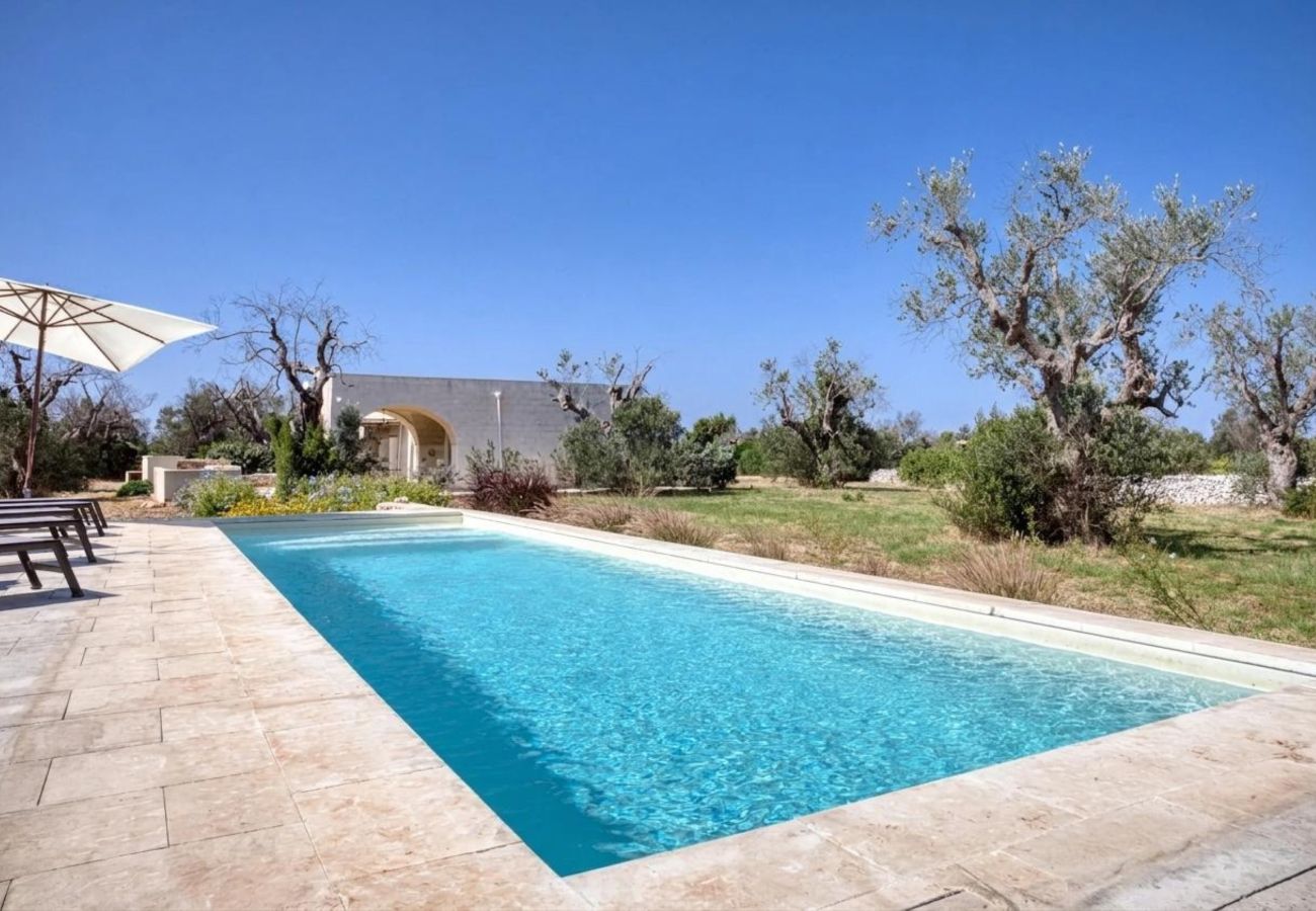 Villa a Pescoluse - Graziosa villa con piscina a 2 km dal mare