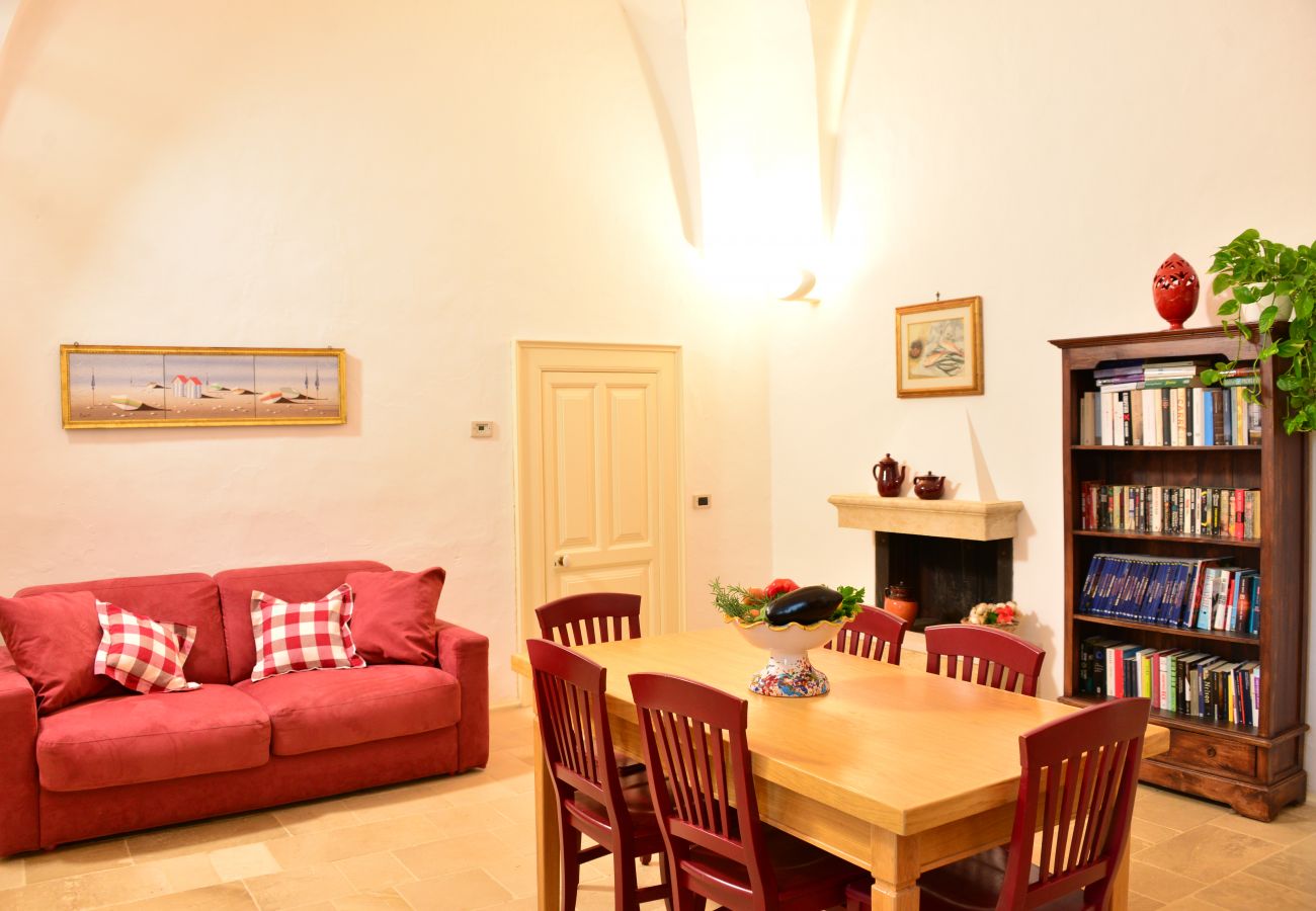 Villa in Patù - Charming residence with huge pool and park
