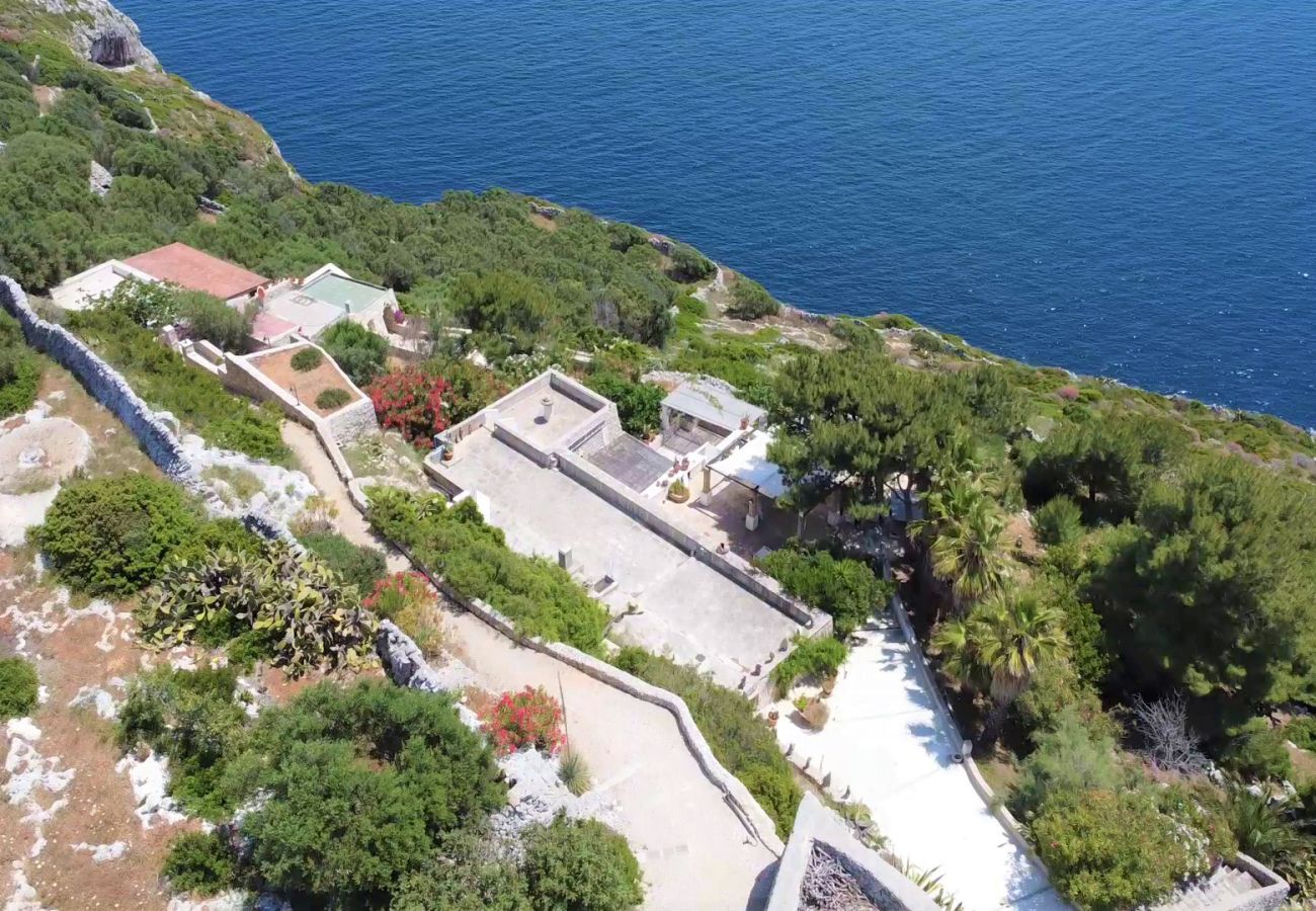 Villa in Gagliano del Capo - Large villa with outdoor jacuzzi over the sea