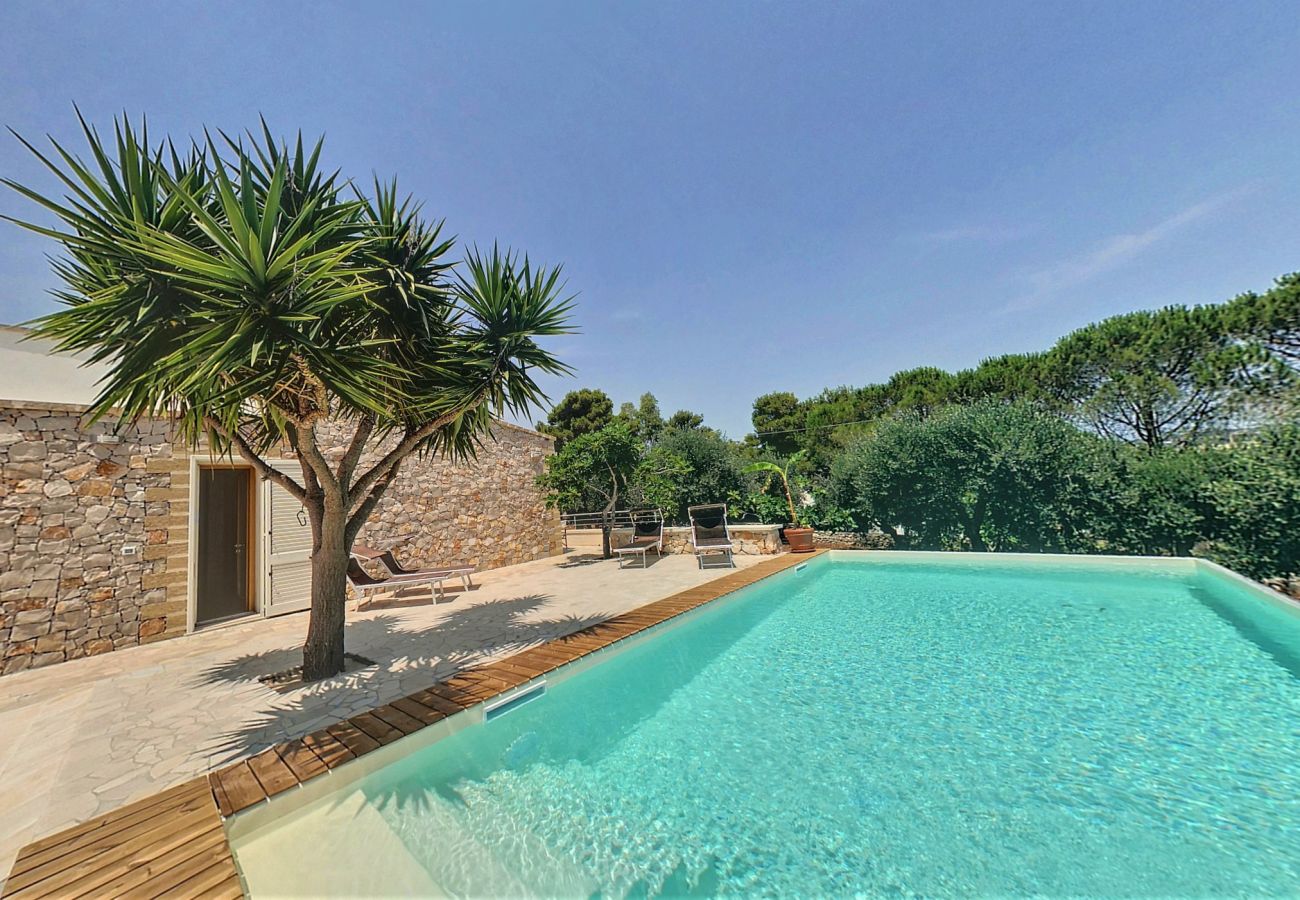 Villa in Leuca - Renovated estate with private pool, 950m from the sea