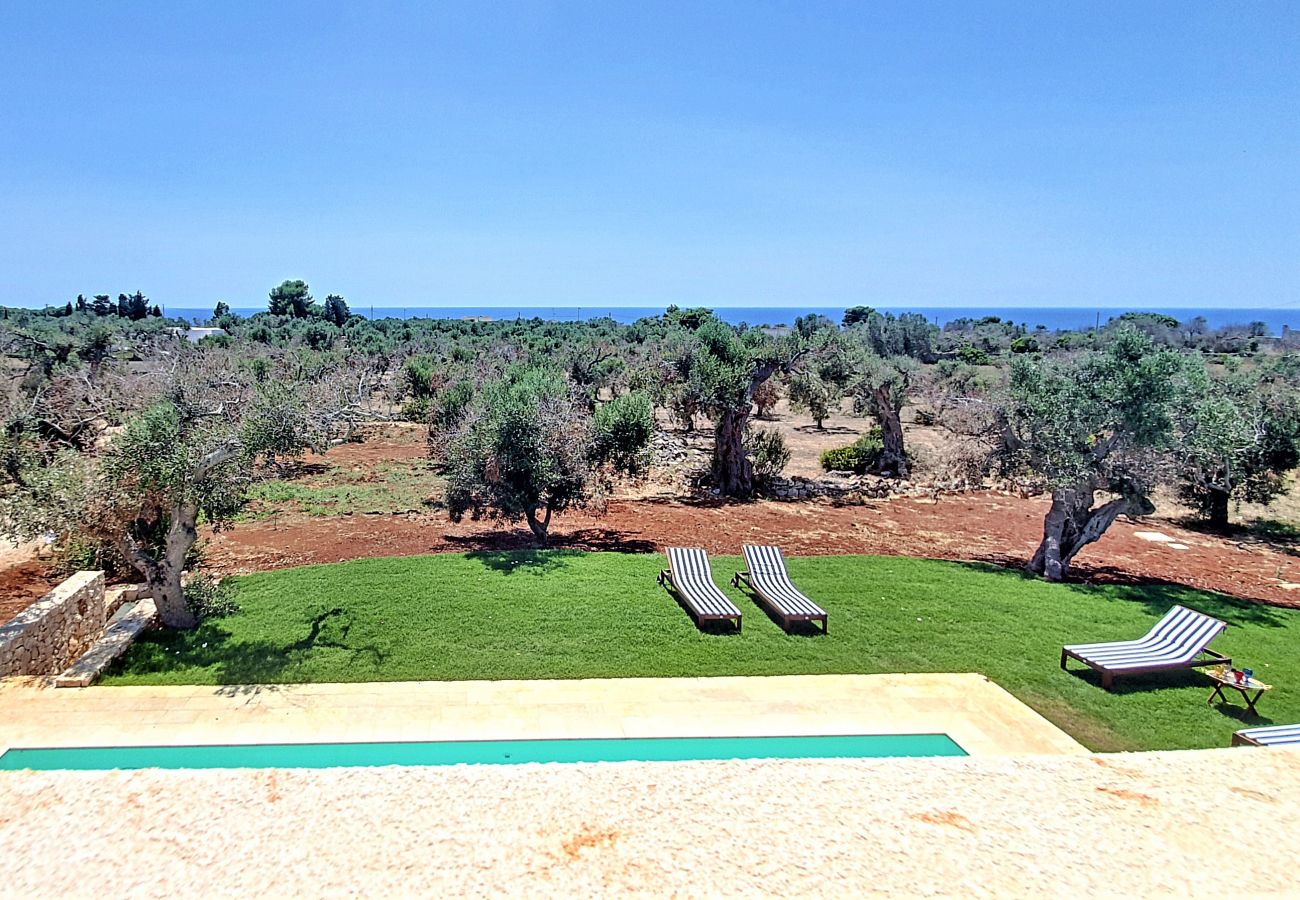 Villa in Leuca - Modern 5-star villa with pool 1km from the Ionian Sea